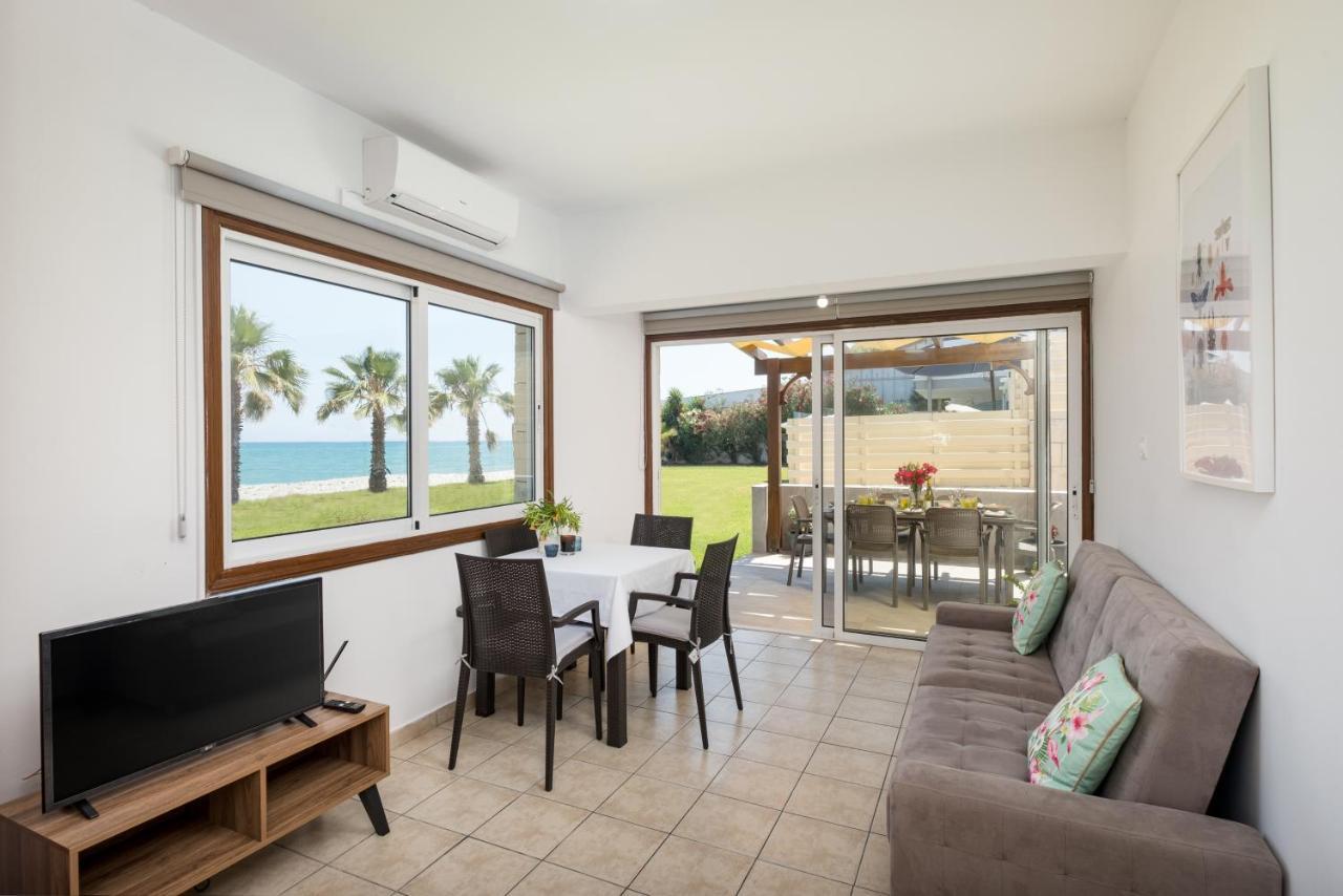 Pebble Beach Apartment Oroklini Eksteriør billede